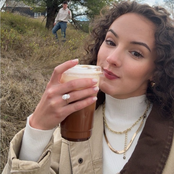 Meet your Posher, Hailey - Picture 1 of 1